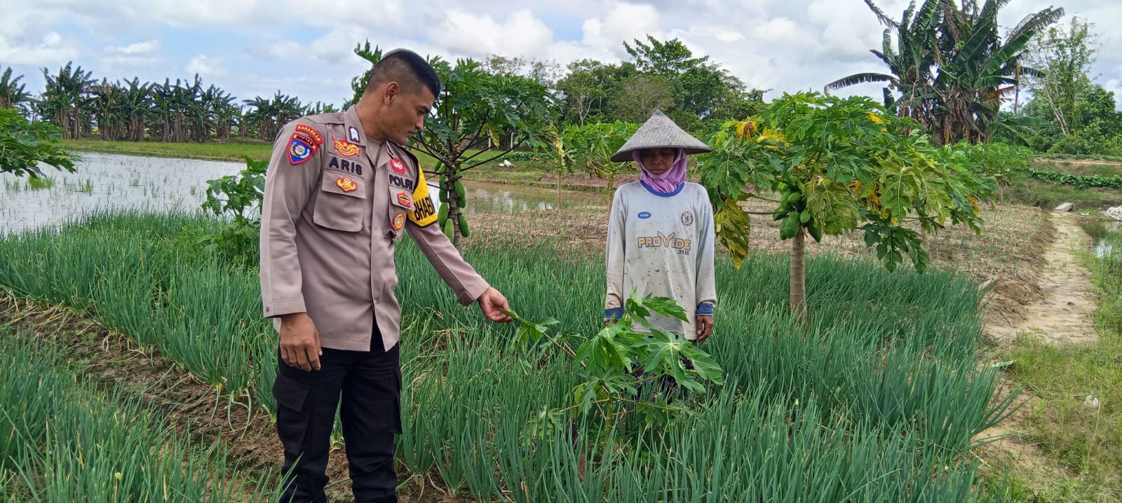 Mendukung Katahan Pangan, Bhabinkamtibmas Desa Kampung Keramat Cek Lokasi Pemanfaatan Lahan Warga.