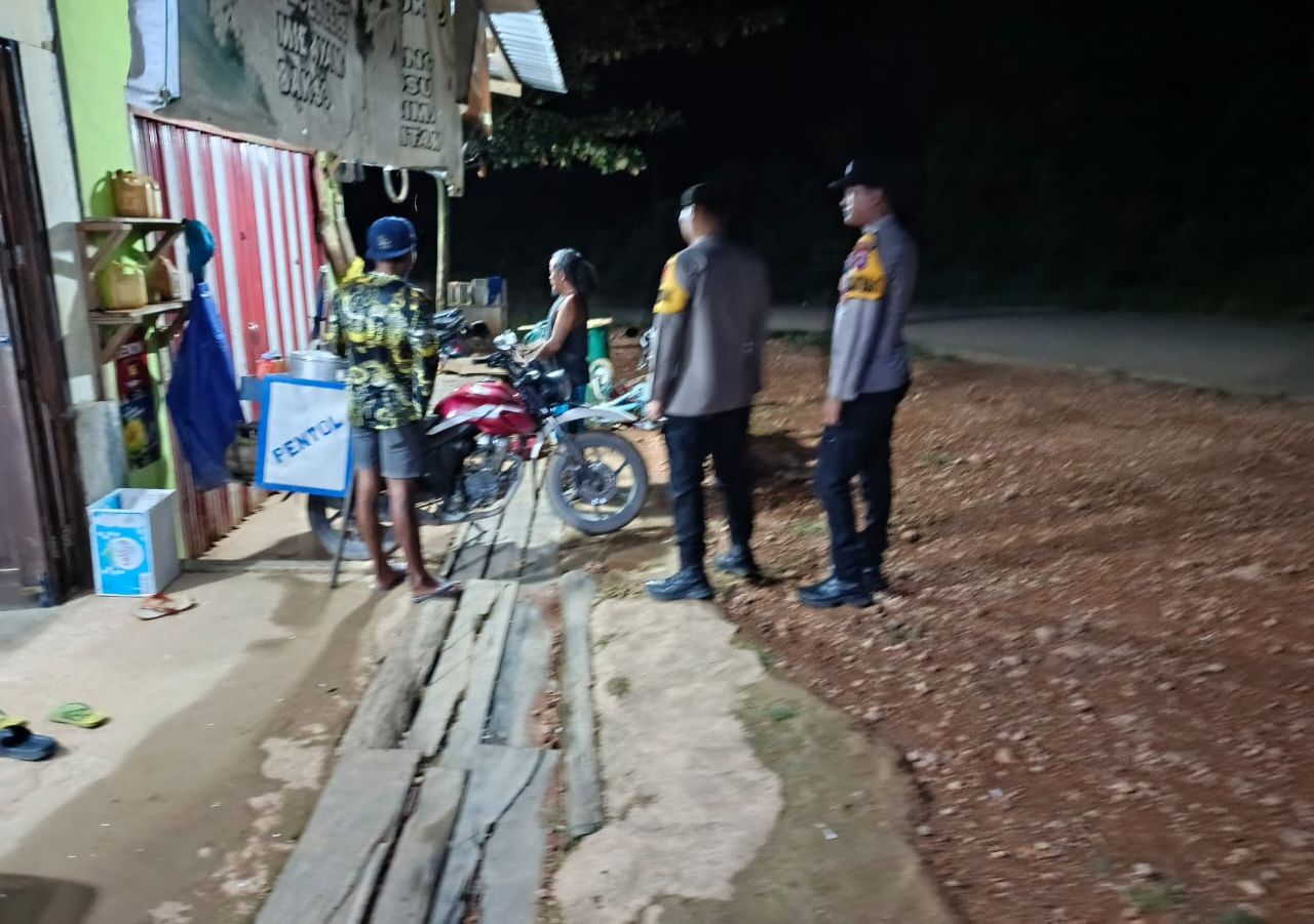 Jalin Kedekatan, Personel Polsek Lamandau Sambangi kerumah Warga