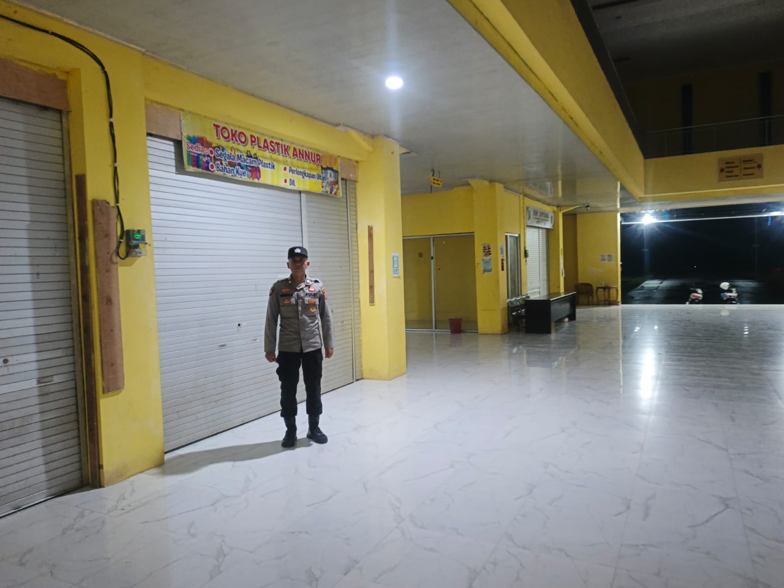 Personil Piket Polsek Bulik Laksanakan Patroli Pertokoan