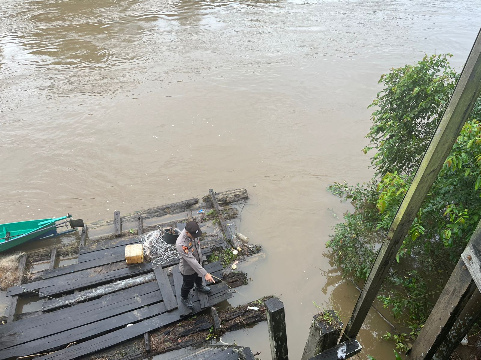 Piket Polsek Cek Debit Air Sungai Lamandau