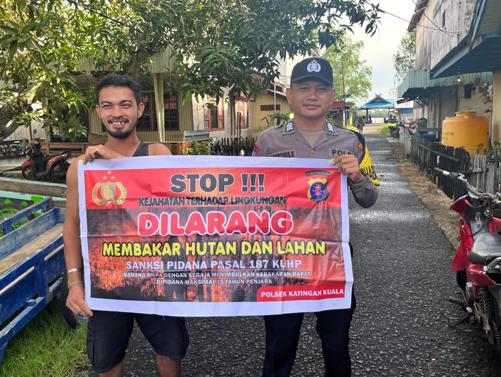 Bhabinkamtibmas Desa Kampung Tengah Sampaikan Imbauan tentang Karhutla Kepada petani