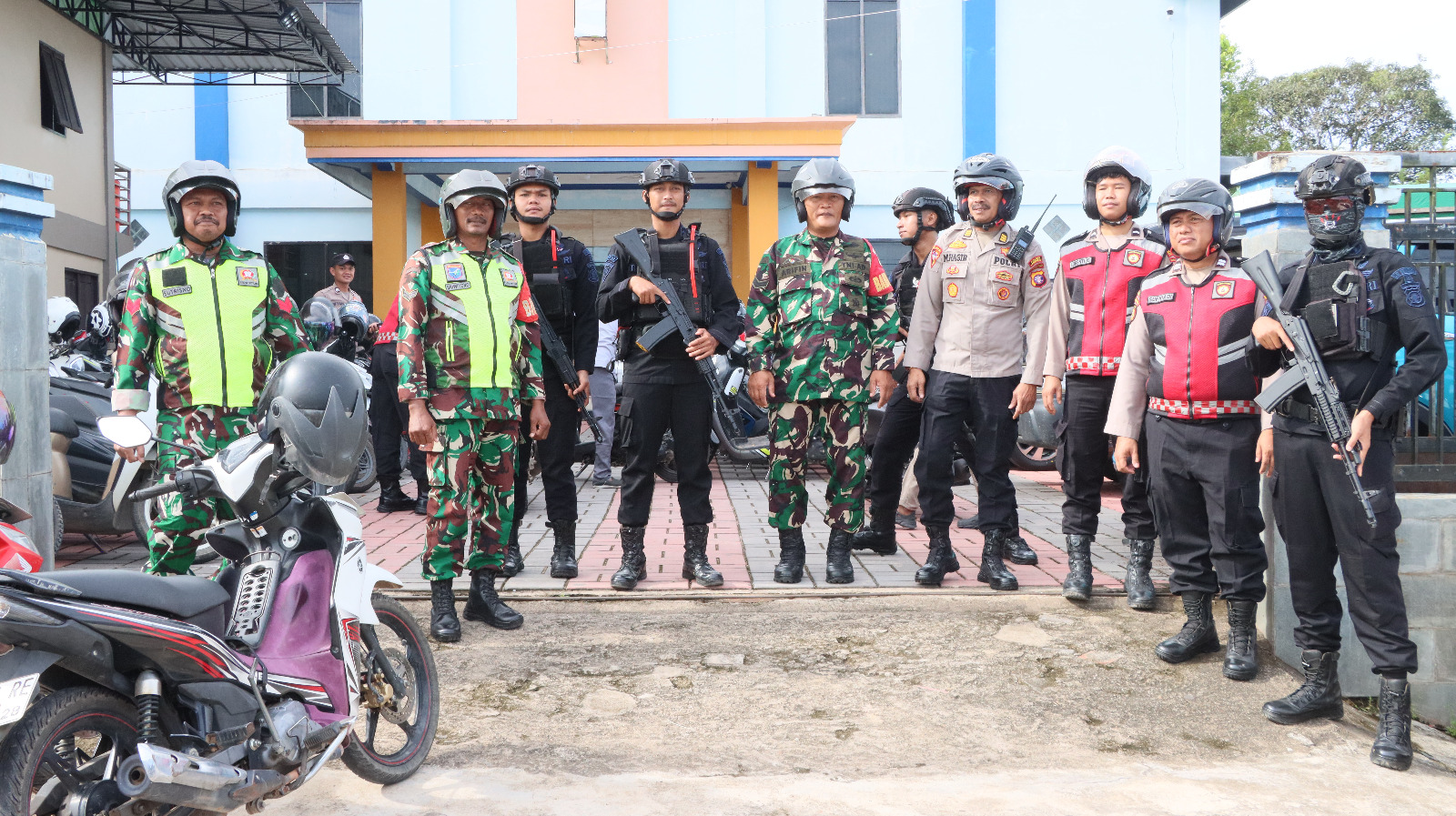 Ciptakan Situasi Kondusif, Polres Lamandau Bersama TNI dan Sat Brimob Lakukan Patroli Gereja Saat Paskah
