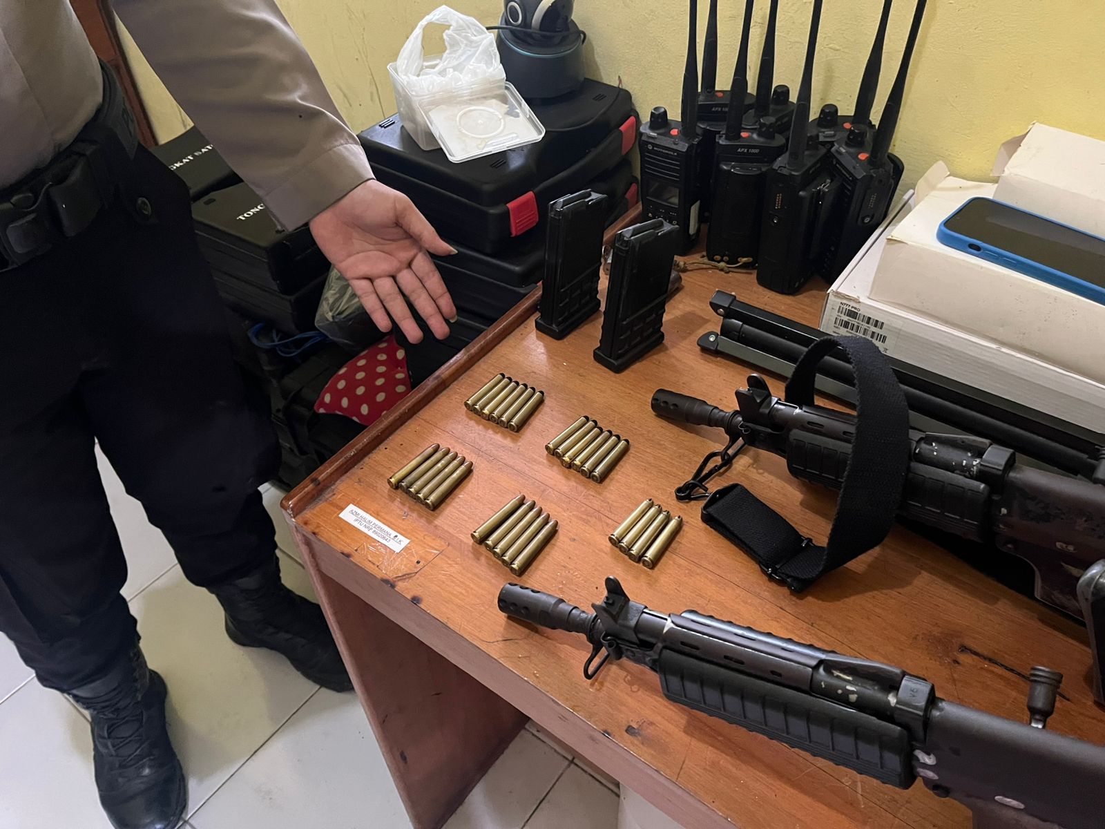 Personel Samapta Laksanakan Serah Terima Piket Jaga Mako dan Inventaris Penjagaan.