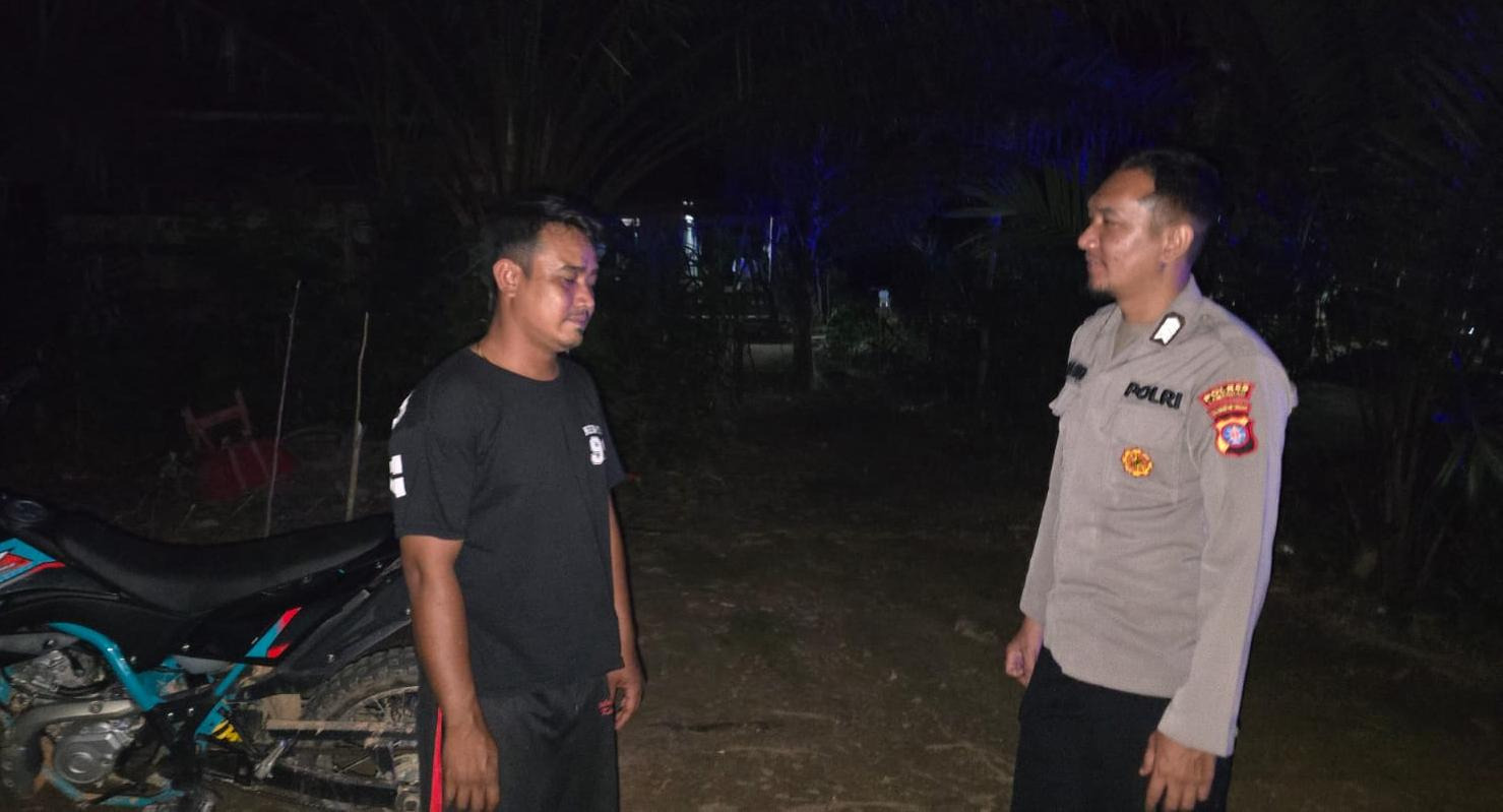 Piket Polsek Sambangi Warga yang sedang Berkendara agar Lebih Berhati-hati di Jalan