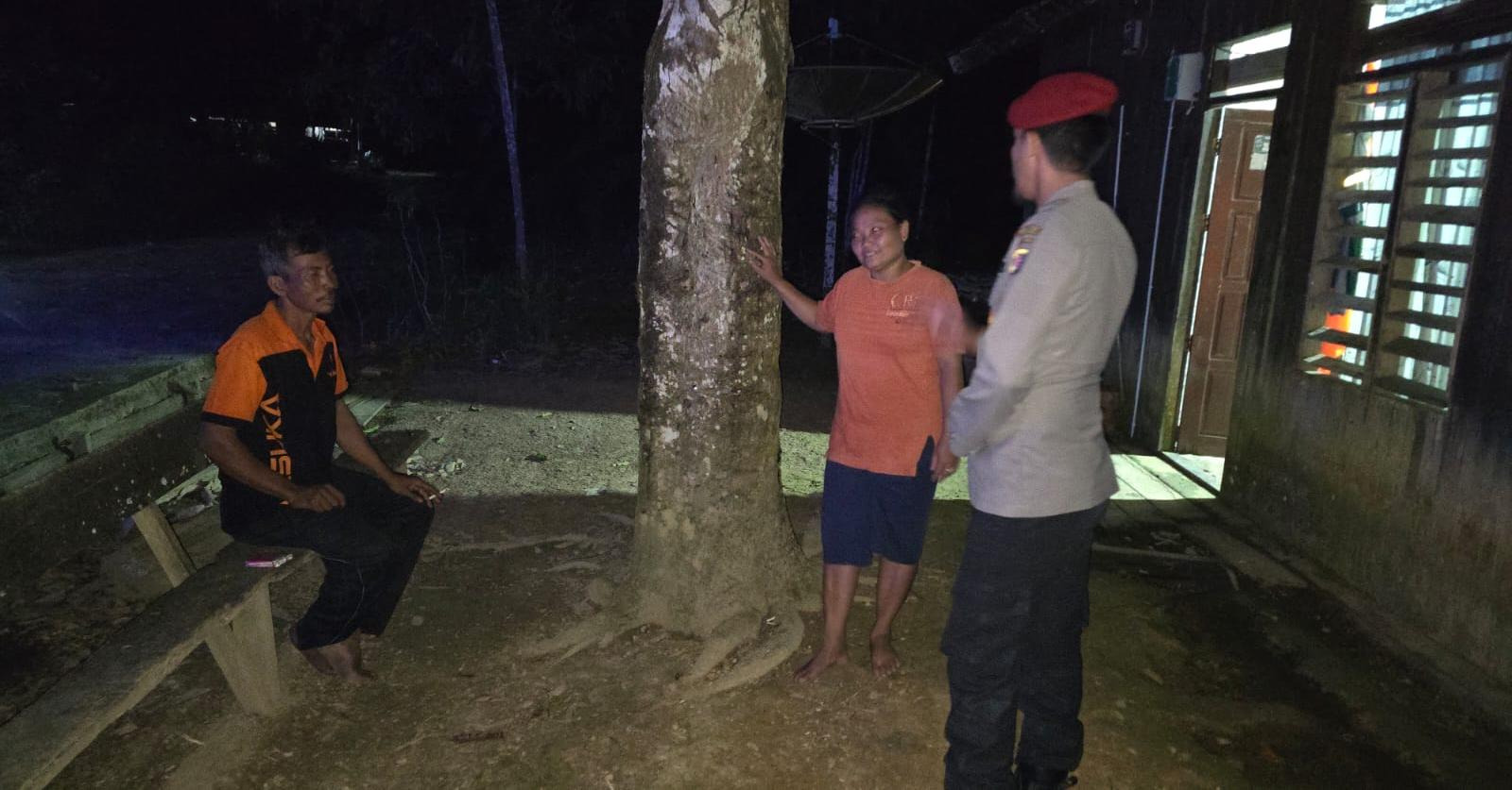 Personel Piket Polsek Lamandau Sambangi Warga, Sampaikan Imbauan Harkamtibmas