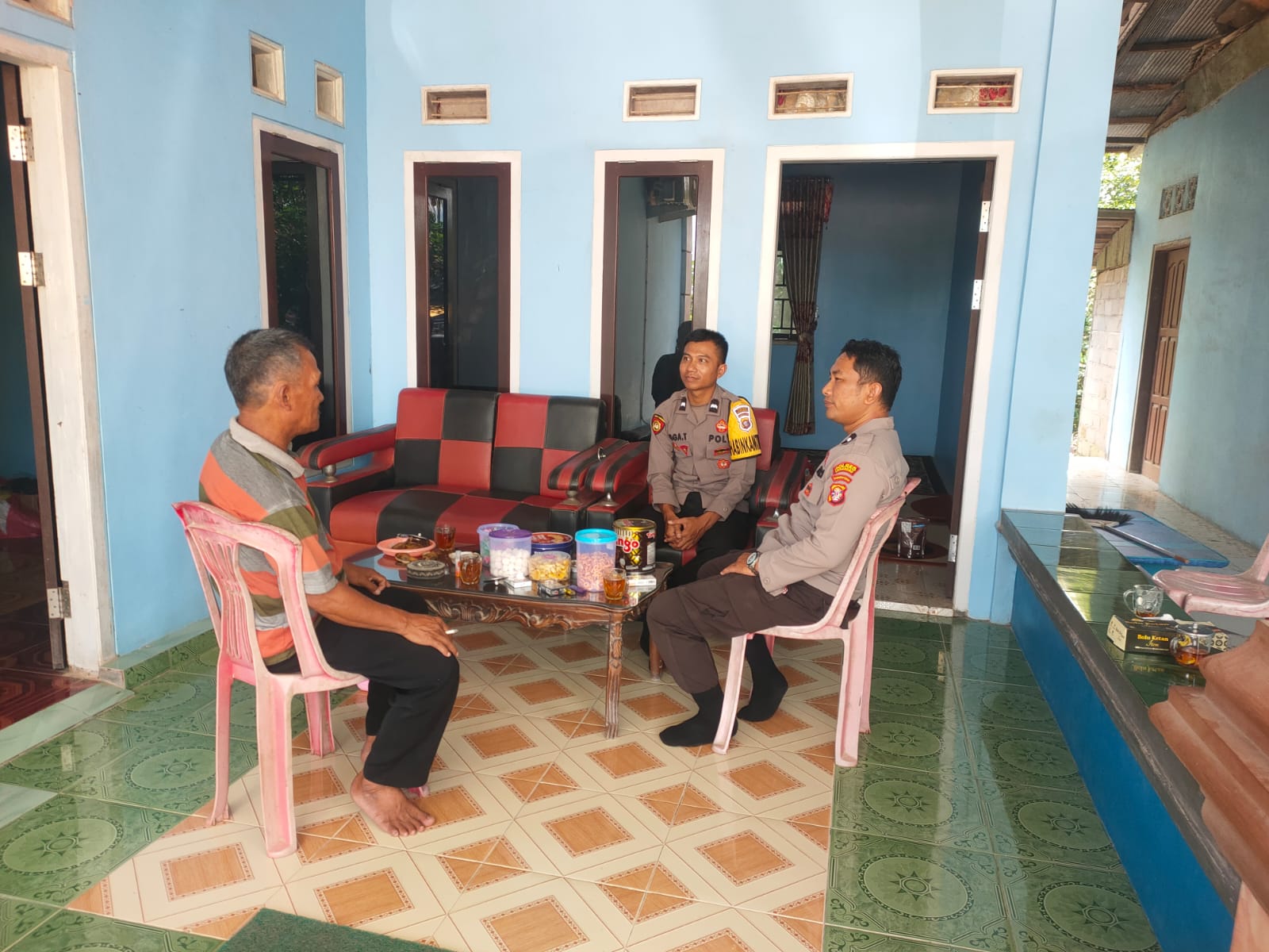 Piket Polsek Sematu Laksanakan Sambang dan Silaturahmi kepada Warga Masyarakat