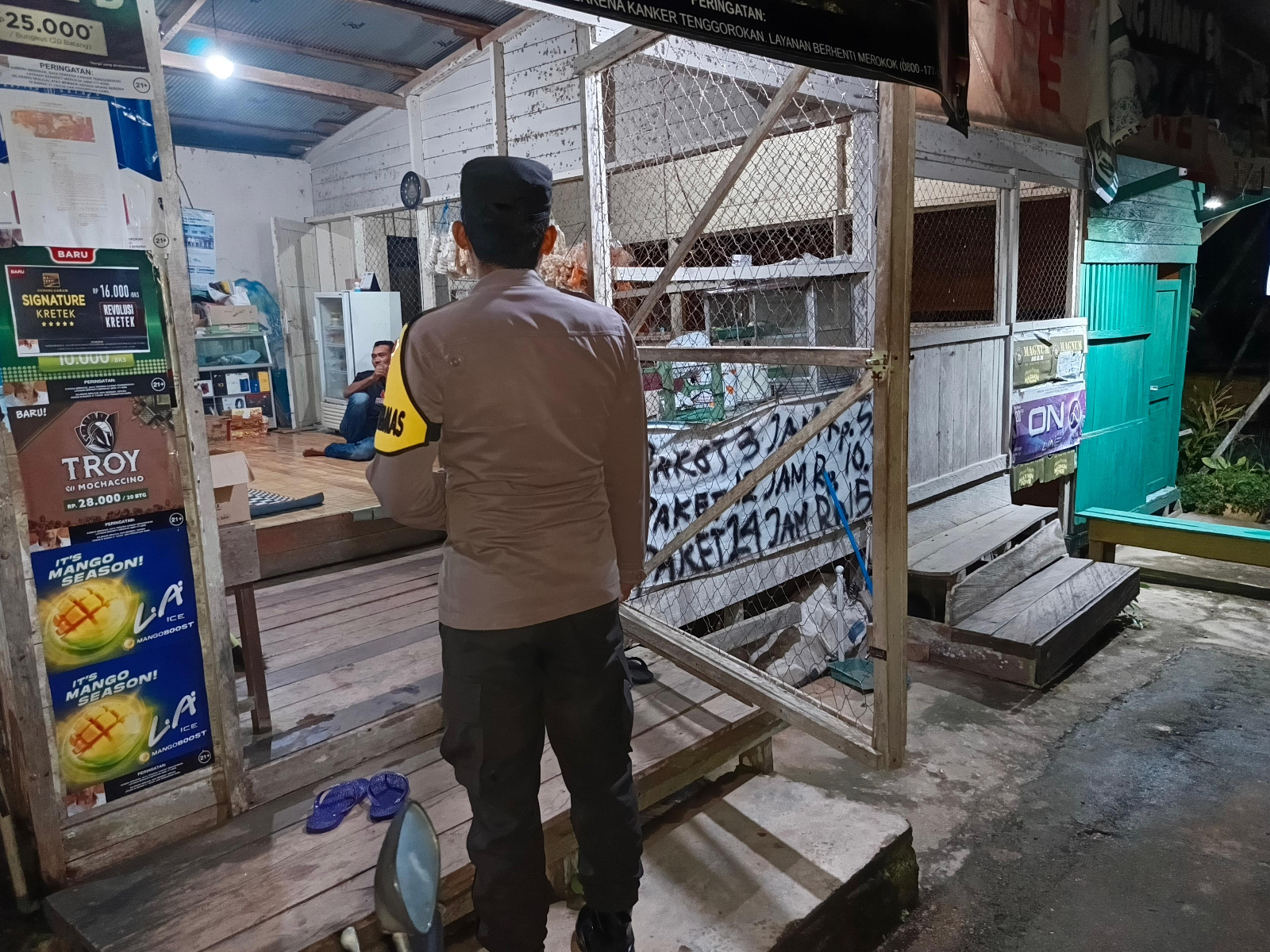 Piket Polsek Delang melaksanakan Silaturahmi ke warga masyarakat