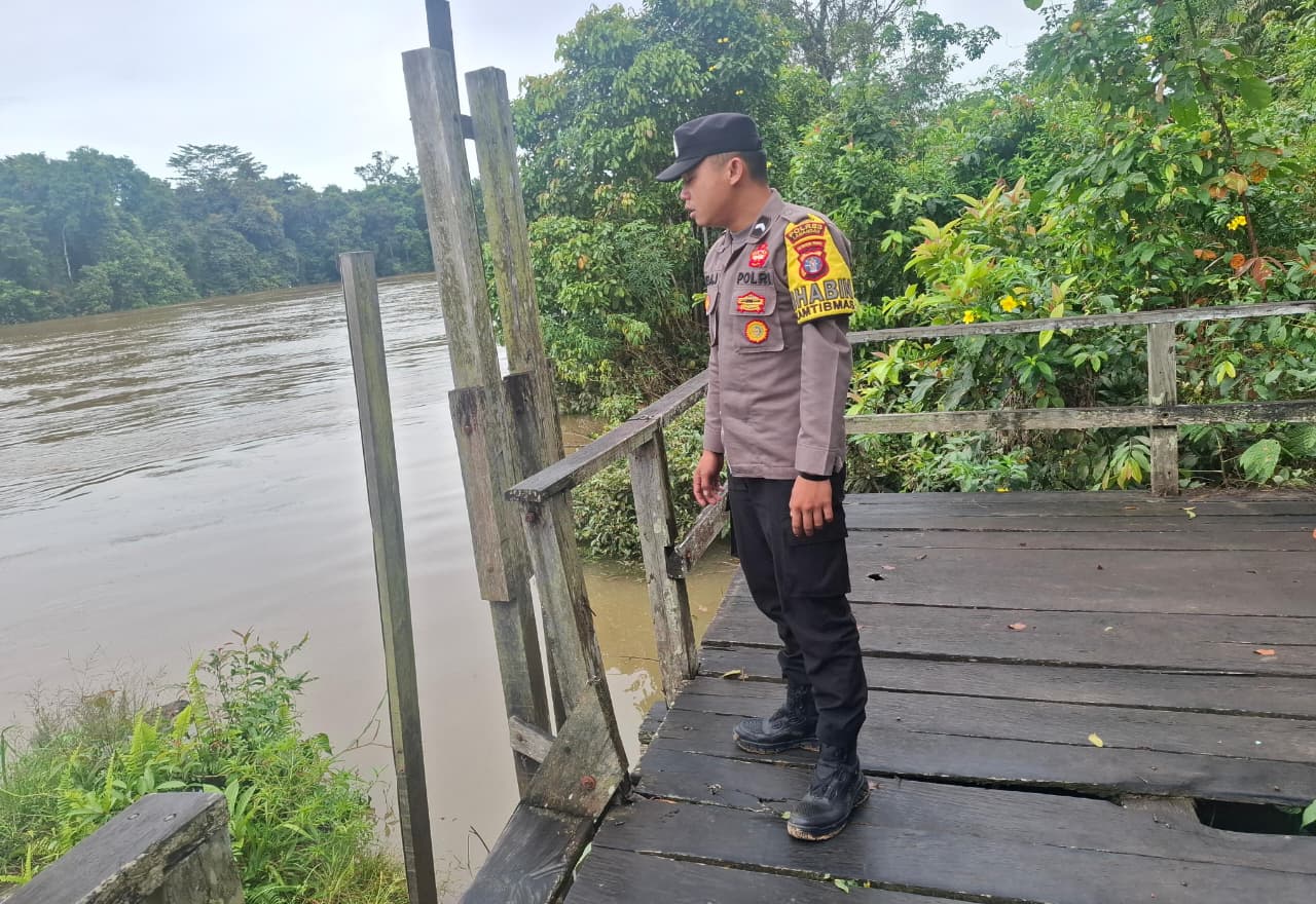 Piket Polsek Cek Debit Air Sungai Lamandau