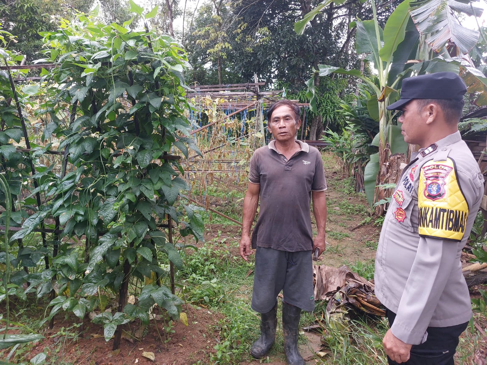 Mendukung Ketahanan Pangan, Personil Polsek sanaman mantikei Cek Lokasi Pemanfaatan Pekarangan Warga.