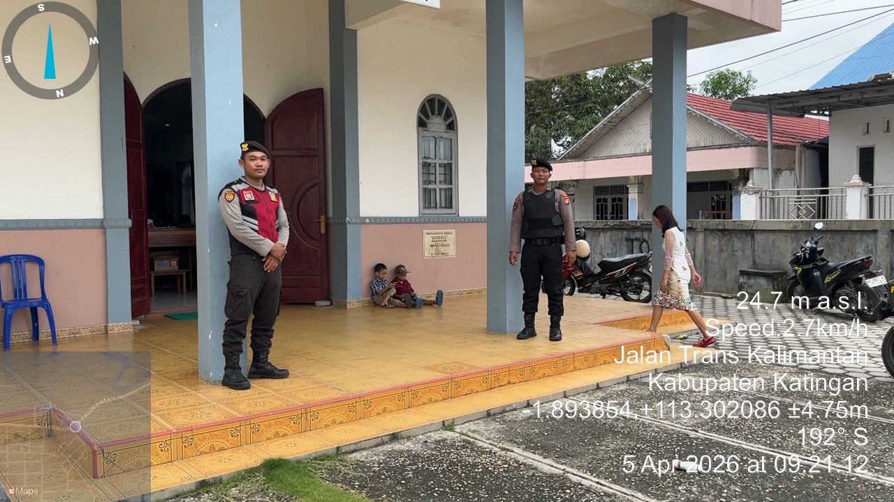 Personel Laksanakan Pengamanan Ibadah di gereja gembala dalam ibadah Paskah di Desa Hampalit.