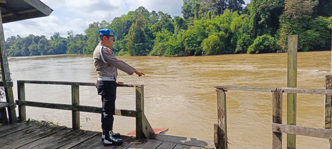 Piket Polsek Cek Debit Air Sungai Lamandau