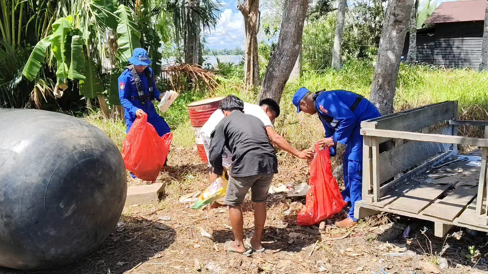 Ditpolairud Polda Kalteng Gerakan Bersih Sampah Sungai Dan Pantai Menjaga Lingkungan Pesisir Tetap Bersih Dan Lestari