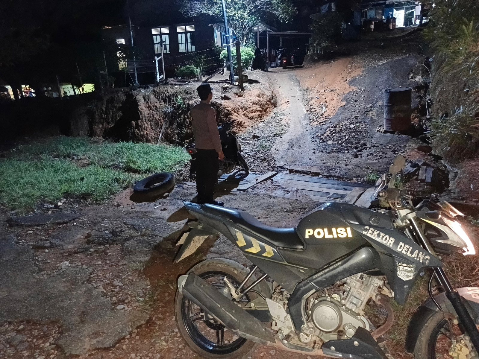 Piket Polsek melaksanakan giat patroli Tempat Objek Vital di wilkum Polsek Delang