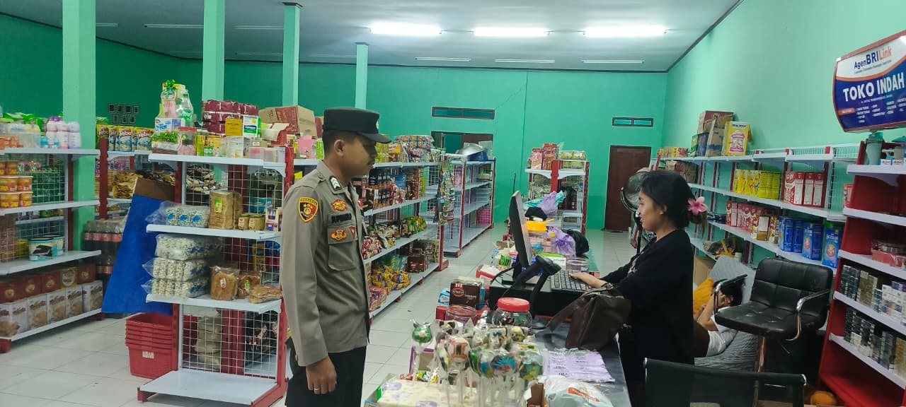 Piket Polsek Lamandau sambang dan Silaturahmi Ke Pedagang