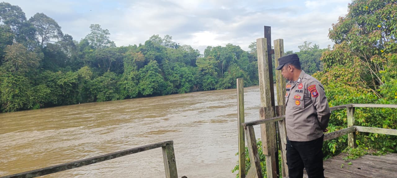 Piket Polsek Cek Debit Air Sungai Lamandau