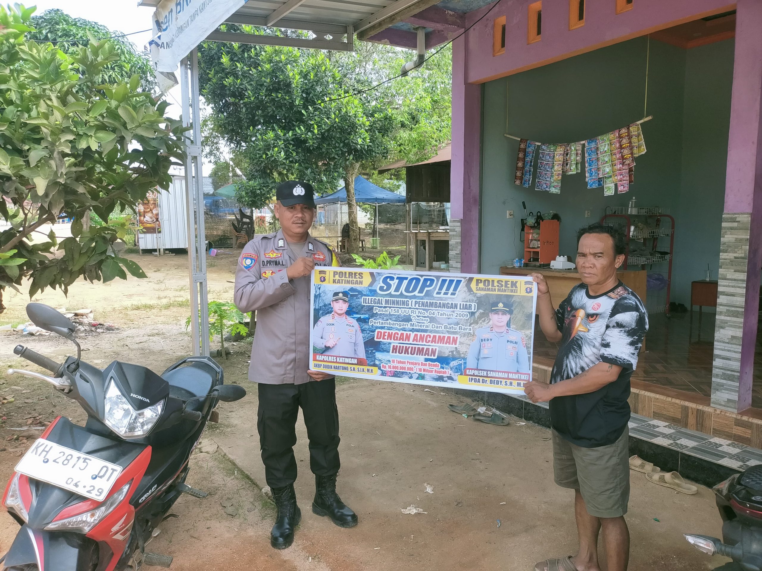 Bhabinkamtibmas Desa Tumbang Labehu Sosialisasi tentang larangan Illegal Mining.