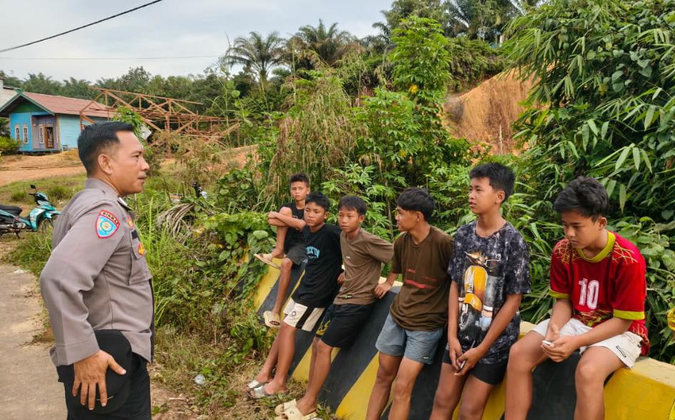 Dengan Patroli Dialogis, Polsek Tewang Sangalang Garing dan Pulau Malan Berikan Rasa Aman Kepada Masyarakat