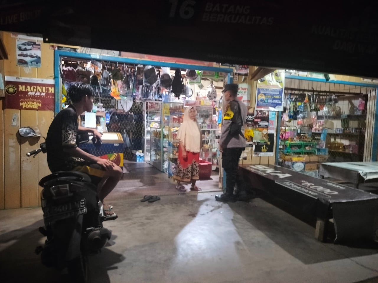 Piket Polsek Delang Sambangi Pedagang, Jalin Kedekatan dengan Masyarakat
