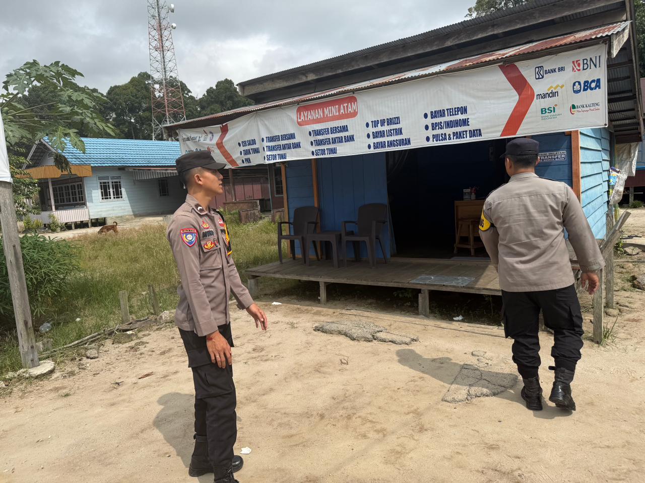 Dengan Patroli Dialogis, Polsek Tewang Sangalang Garing dan Pulau Malan Berikan Rasa Aman Kepada Masyarakat