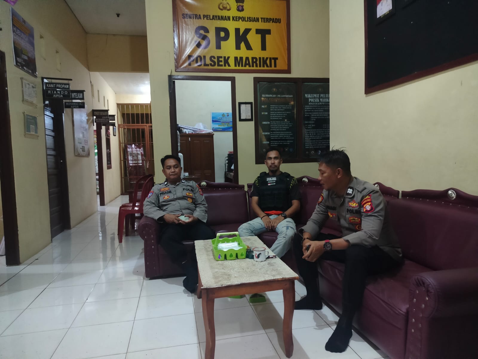 Meski Aktivitas Malam Terbatas, Piket Mako Polsek Marikit Tetap Siaga Melayani