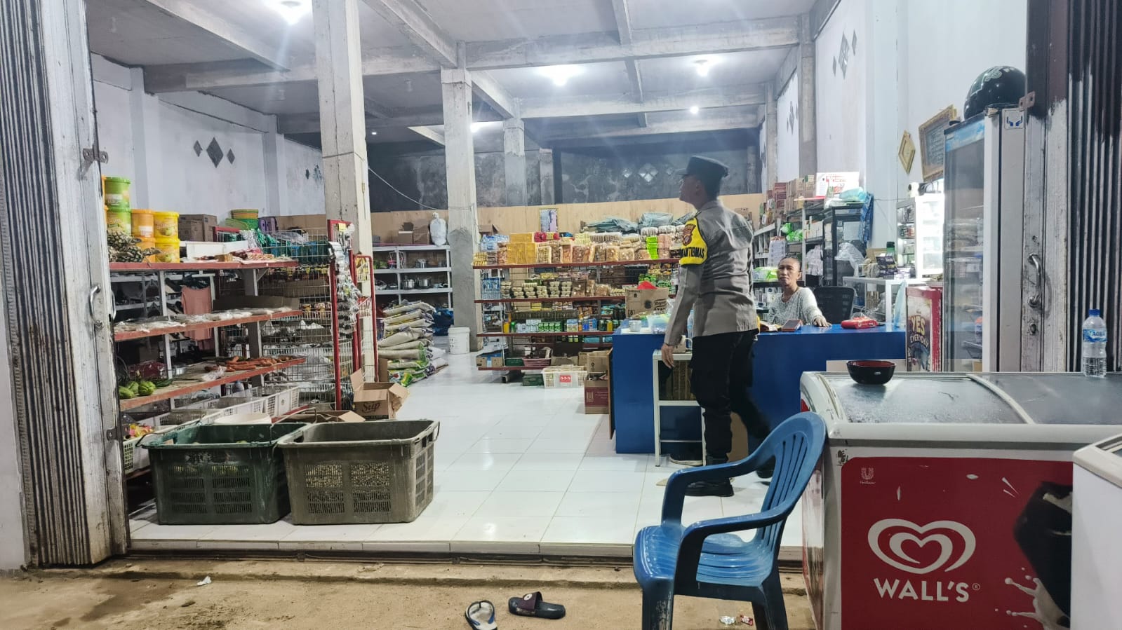 Piket Polsek Delang Sambangi Pedagang, Jalin Kedekatan dengan Masyarakat