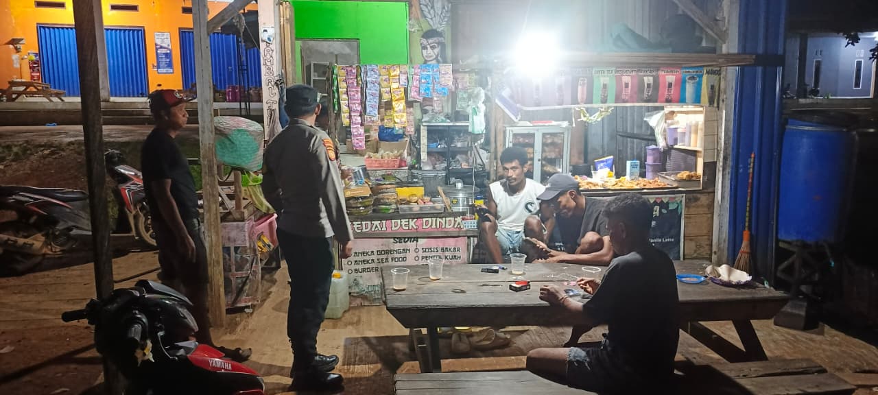 Personel Piket Polsek Sambangi Masyarakat, Pererat Silaturahmi dan Sampaikan Pesan Kamtibmas