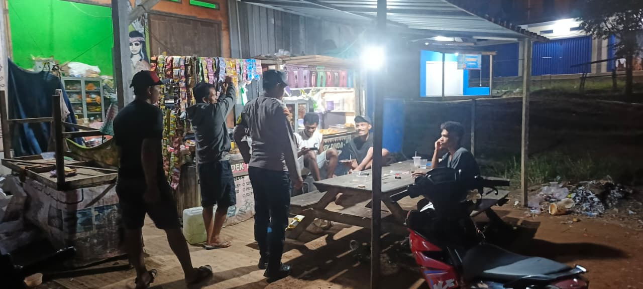 Lewat Patroli Dialogis, Polsek Lamandau Ajak Warga Jauhi Judi Online