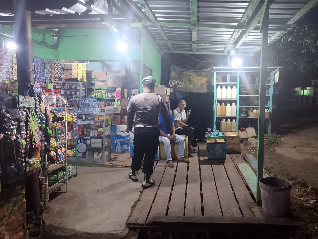 Piket Polsek Bulik melaksanakan sambang dan Silaturahmi kemasyarakat