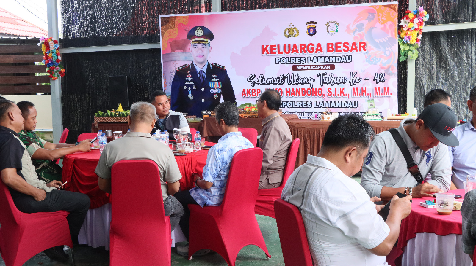 Kapolres Lamandau Terima Kejutan Spesial Ulang Tahun ke-42 dari Waka Polres, Dandim, Wakil Bupati dan Personel