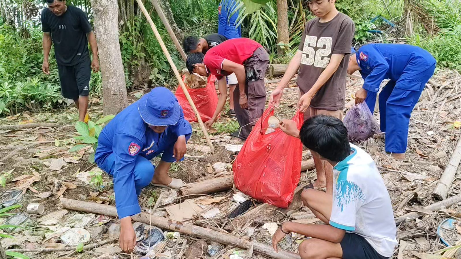 Ditpolairud Polda Kalteng Bersama Masyarakat Laksanakan Gerakan Indonesia ASRI