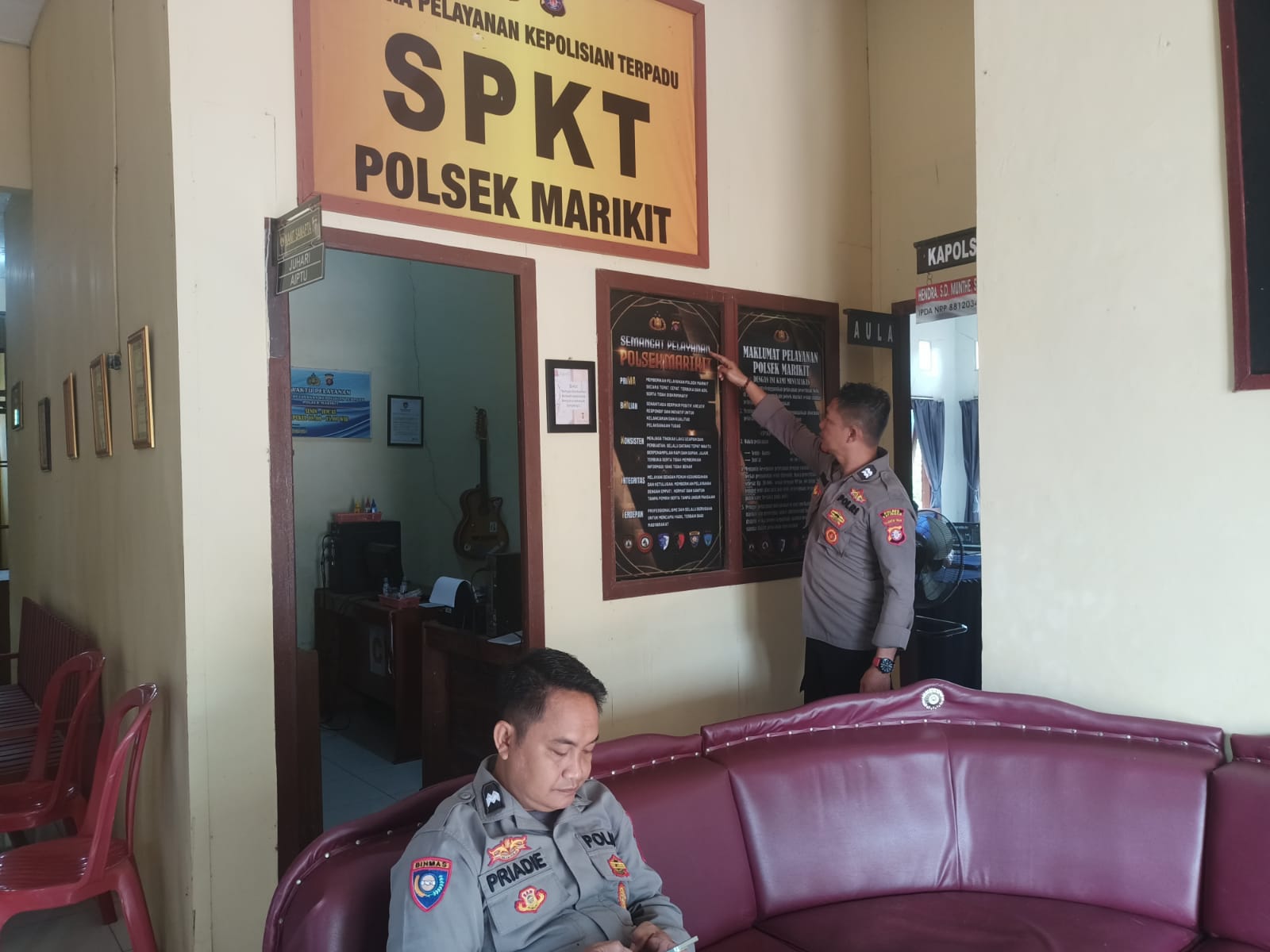 Disiplin, Sigap, dan Profesional: Tiga Pilar Keteguhan Tugas Jaga Polsek Marikit