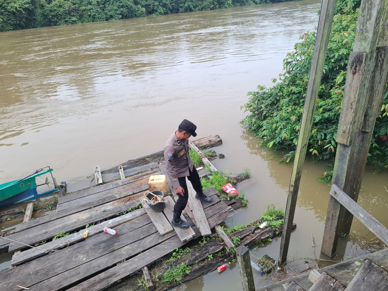 Piket Polsek Cek Debit Air Sungai Lamandau