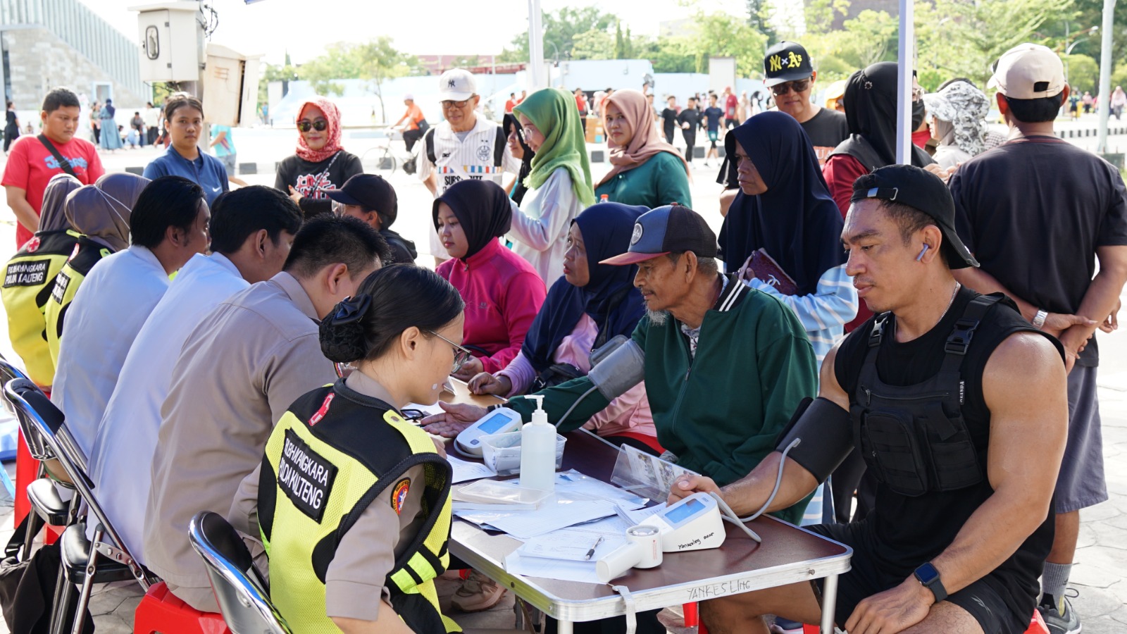 Wujudkan Masyarakat Sehat, Rumkit Bhayangkara Hadir Berikan Pelayanan Kesehatan di Car Free Day