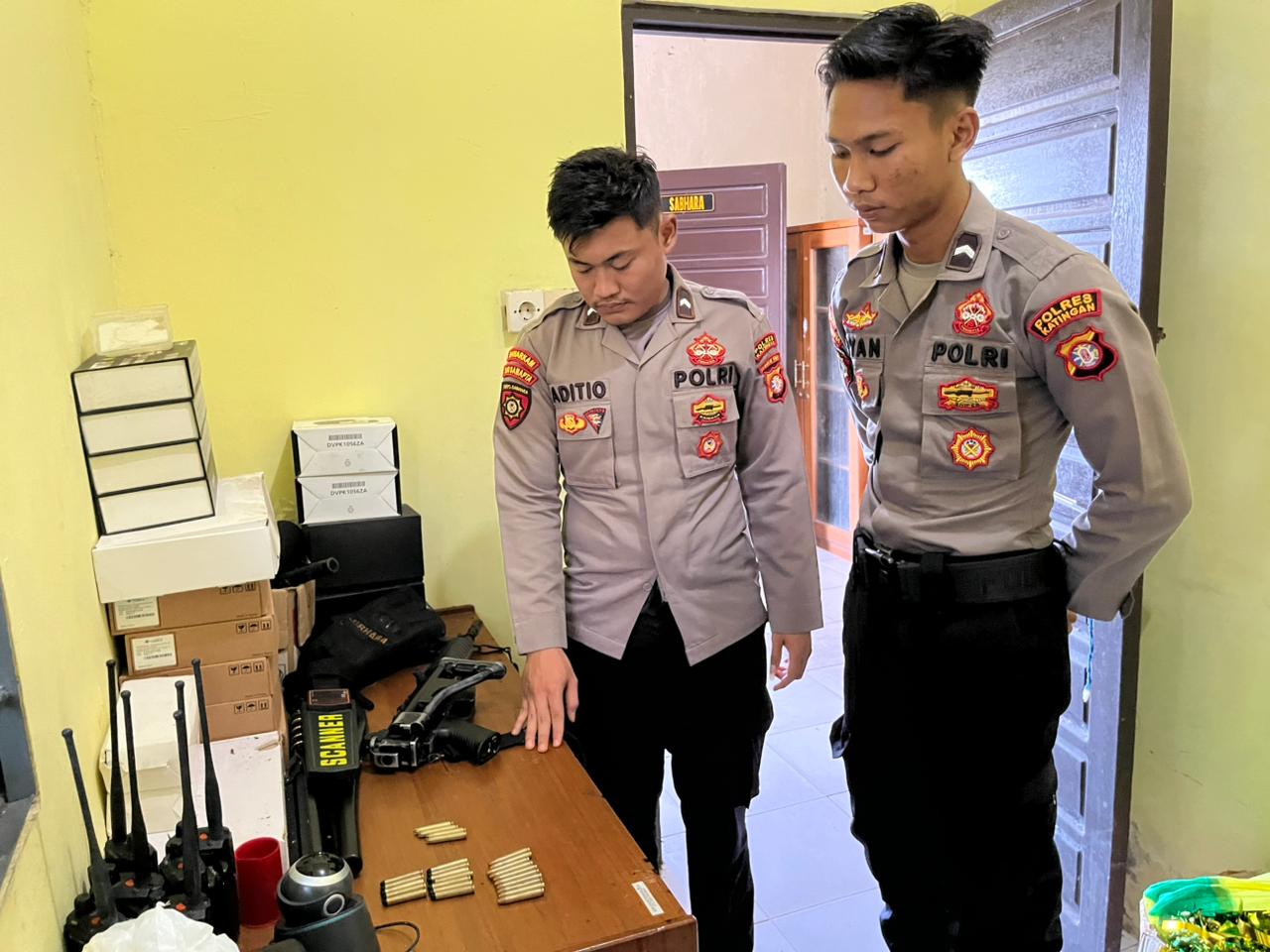 Personel Samapta Laksanakan Serah Terima Piket Jaga Mako dan Inventaris Penjagaan.