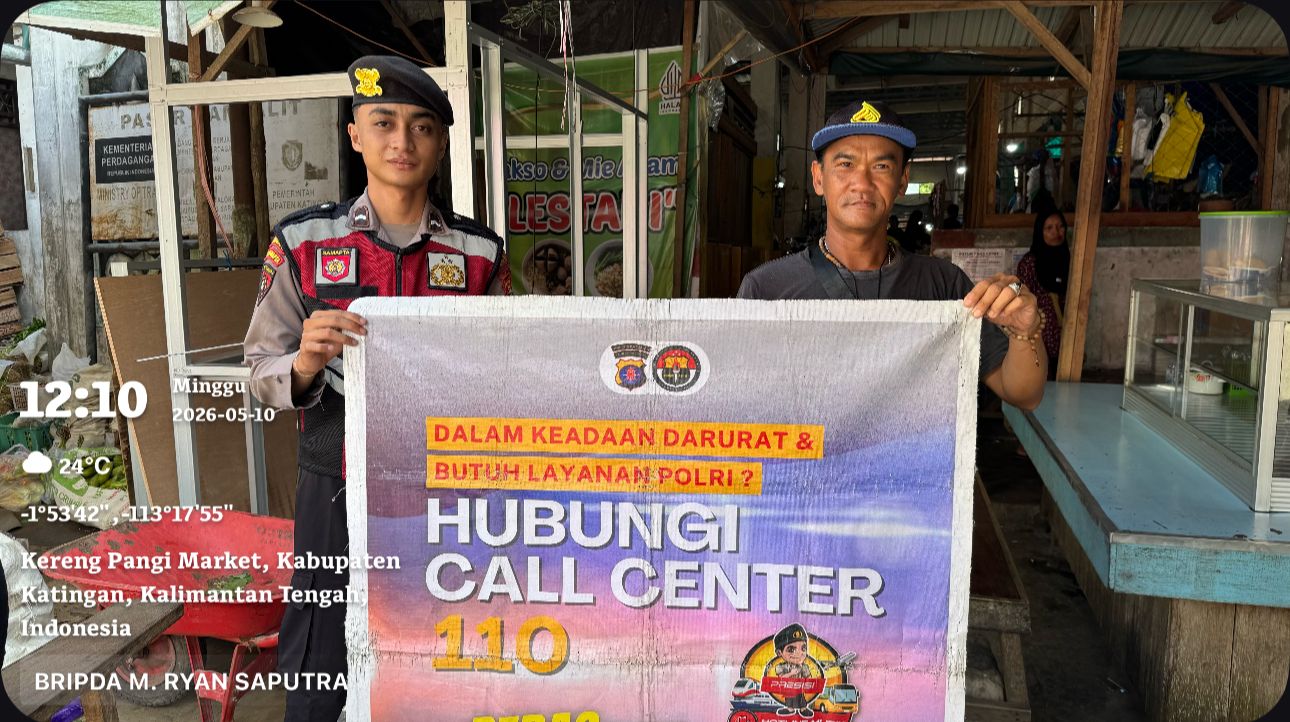 Personel Samapta Polres Katingan Sosialisasikan Call Center 110 Polri kepada Masyarakat Desa Hampalit olehPersonel Samapta Polres Katingan.