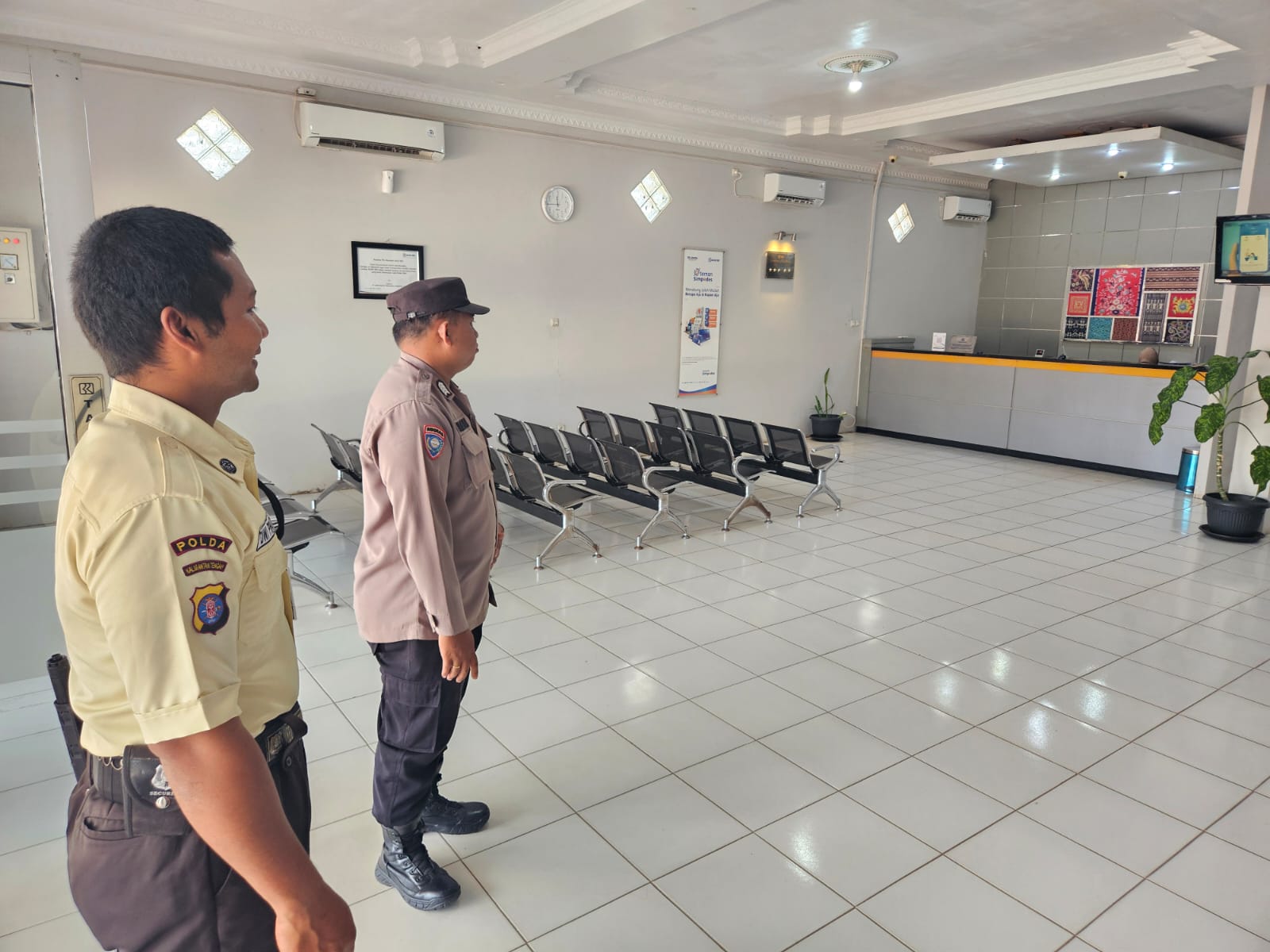 Piket Polsek Patroli dan Silaturahmi dengan Satpam Bank BRI