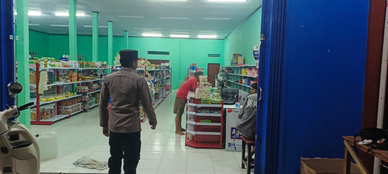 Piket Polsek Lamandau sambang dan Silaturahmi Ke Pedagang