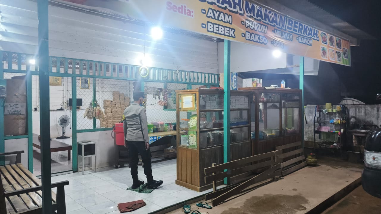 Piket Polsek Delang Sambangi Pedagang, Jalin Kedekatan dengan Masyarakat