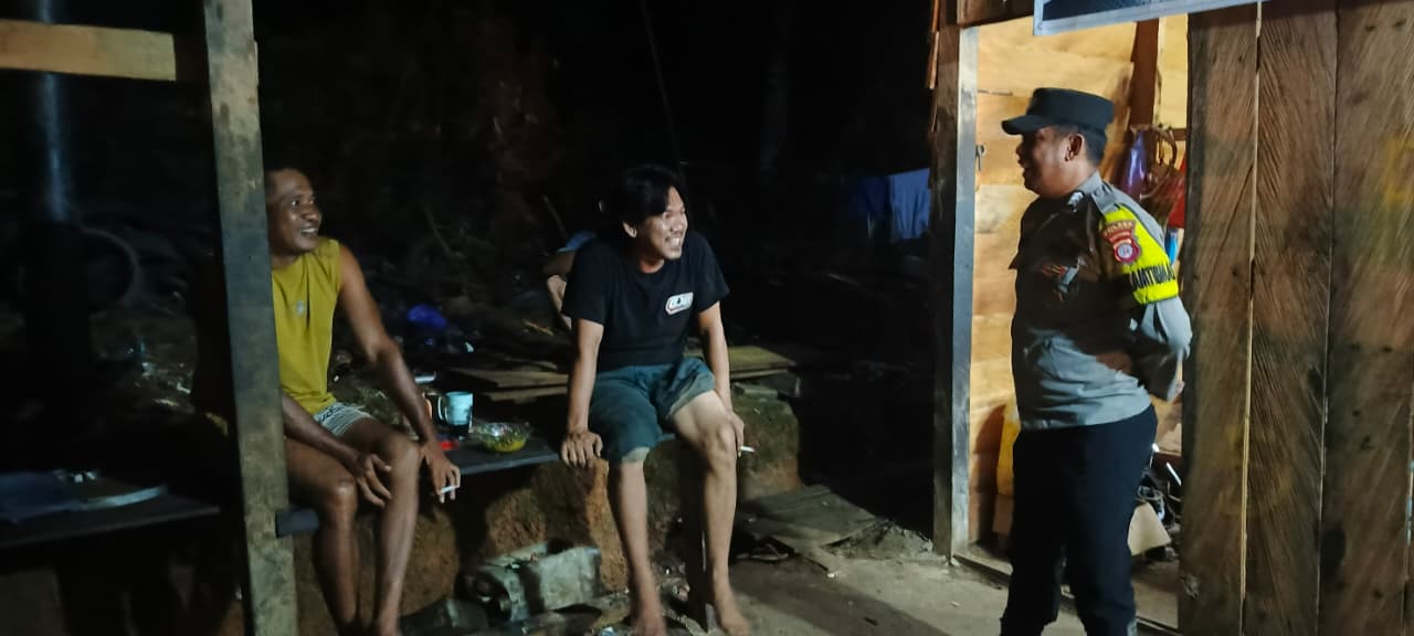 Lewat Sambang Warga, Personel Polsek Sosialisasikan Layanan Pengaduan 110