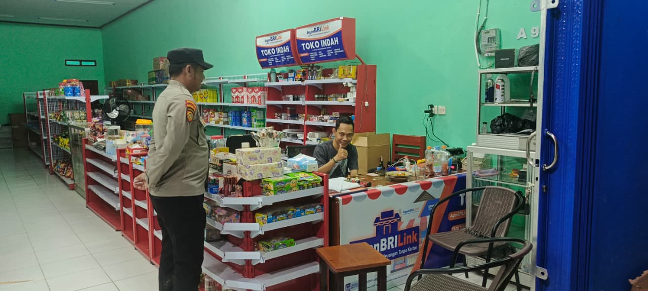 Piket Polsek Lamandau sambang dan Silaturahmi Ke Pedagang