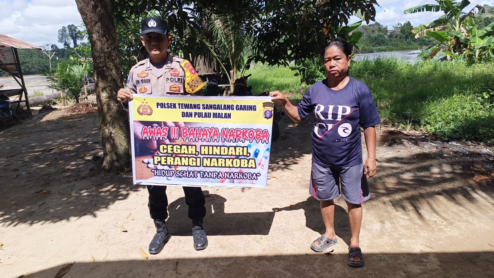 ‎Melalui Media Spanduk, Polsek Tewang Sangalang Garing dan Pulau Malan Imbau Warga Tidak Terjerumus  Penyalahgunaan Narkoba.