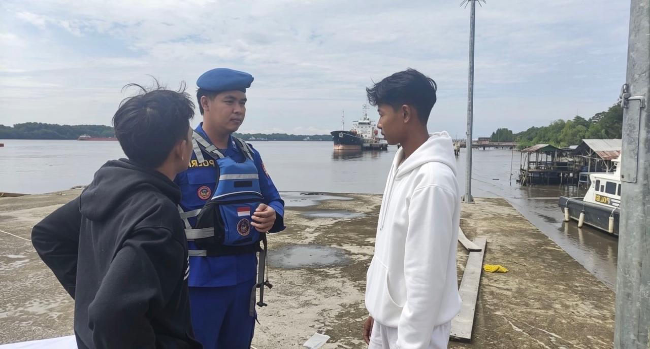 Personil Ditpolairud Polda Kalteng Sambangi Masyarakat, Berikan Edukasi tentang Bahaya Terorisme dan Radikalisme