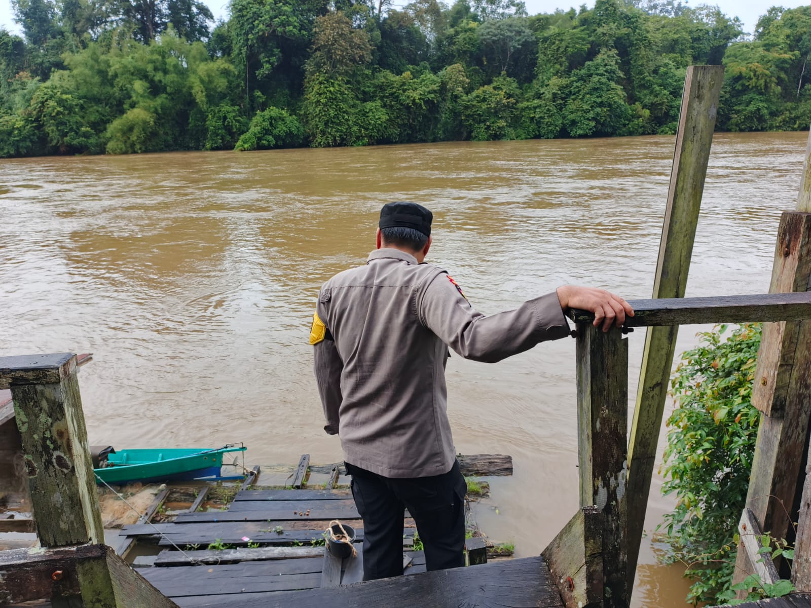 Piket Polsek Cek Debit Air Sungai Lamandau