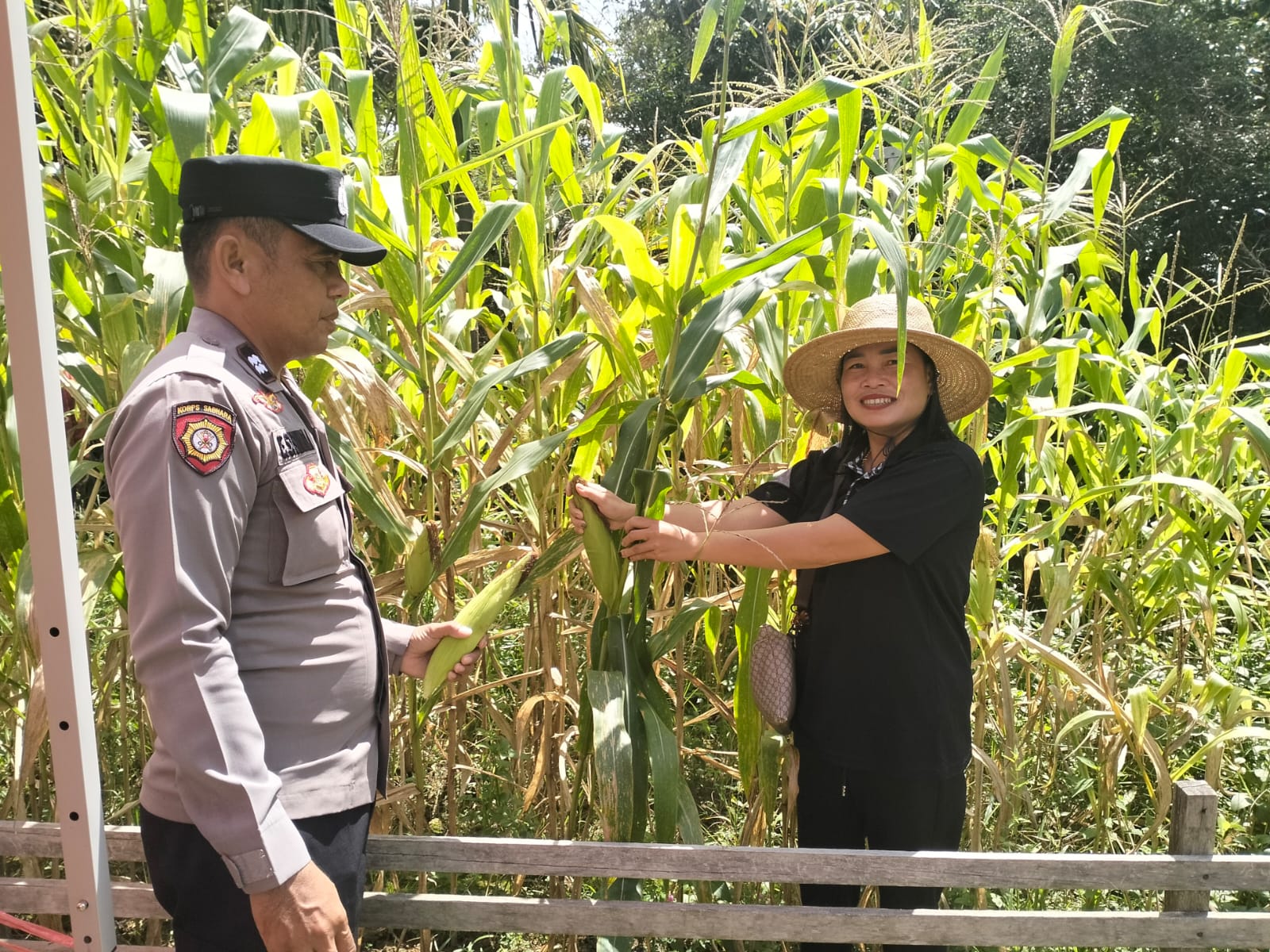 Personil Polsek Marikit Cek Lokasi Pemanfaatan Pekarangan Warga di Kec. Marikit, Kab. Katingan.