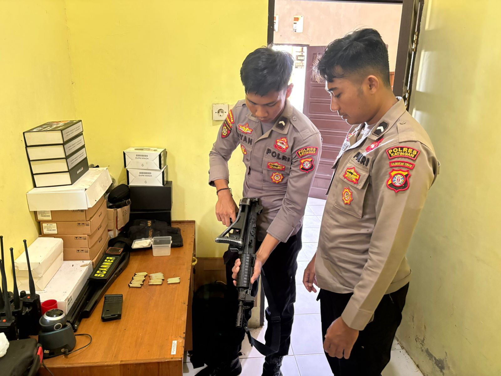 Personel Samapta Laksanakan Serah Terima Piket Jaga Mako dan Inventaris Penjagaan.