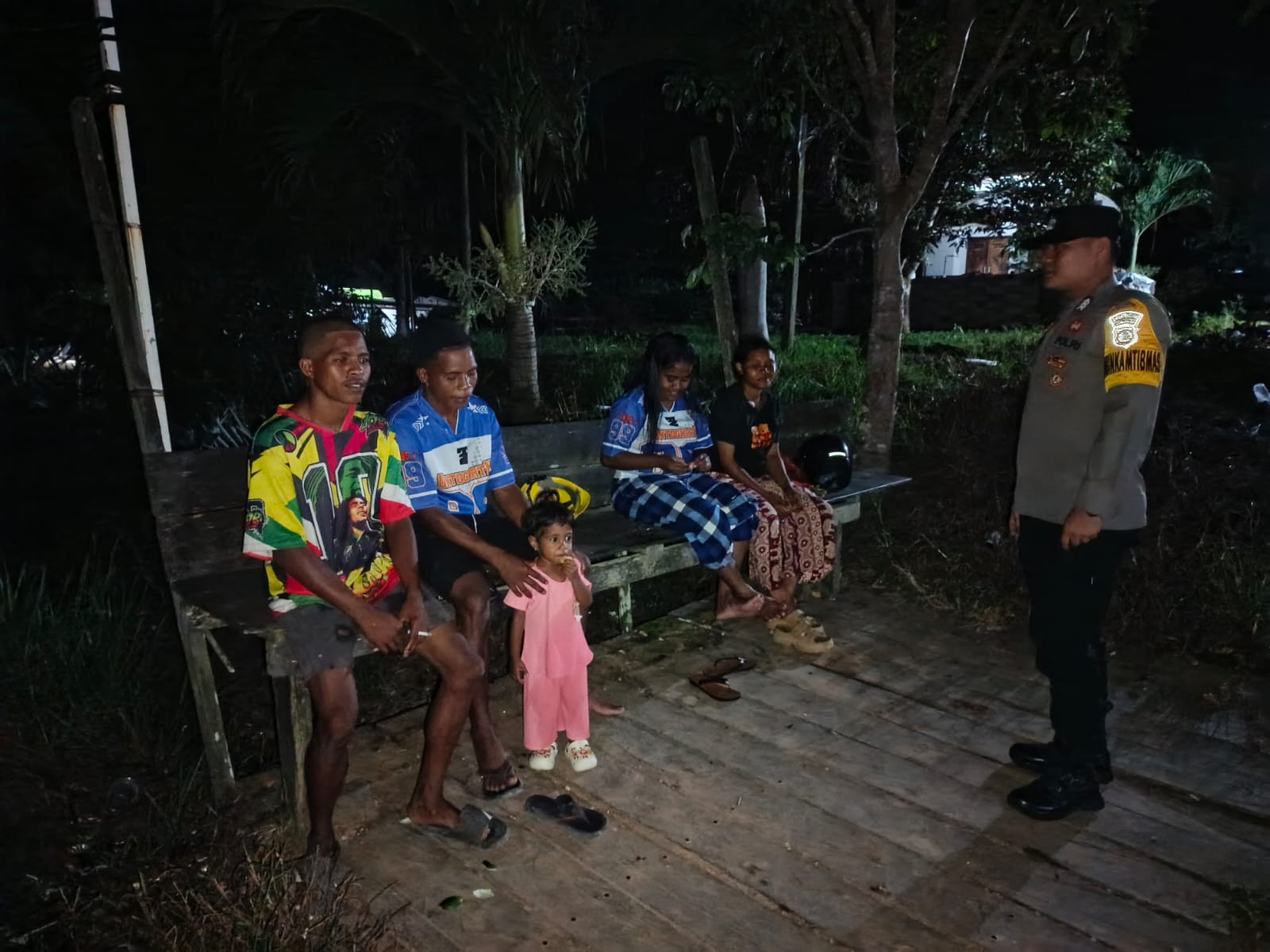 Personel Piket Polsek Lamandau Sambangi Warga, Sampaikan Imbauan Harkamtibmas