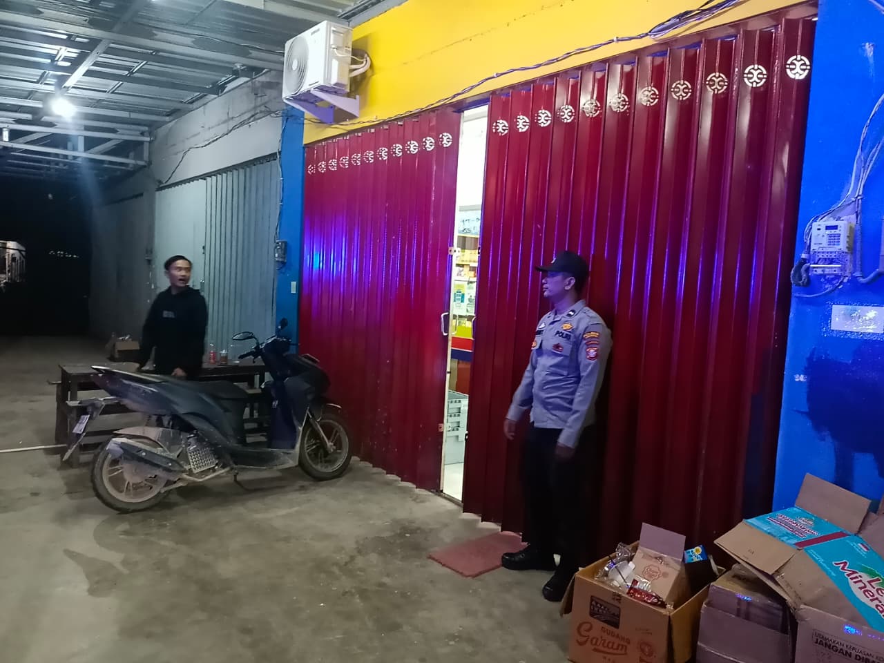 Personil Polsek Sematu Jaya laksanakan Patroli Dialogis Cegah Gangguan Kamtibmas