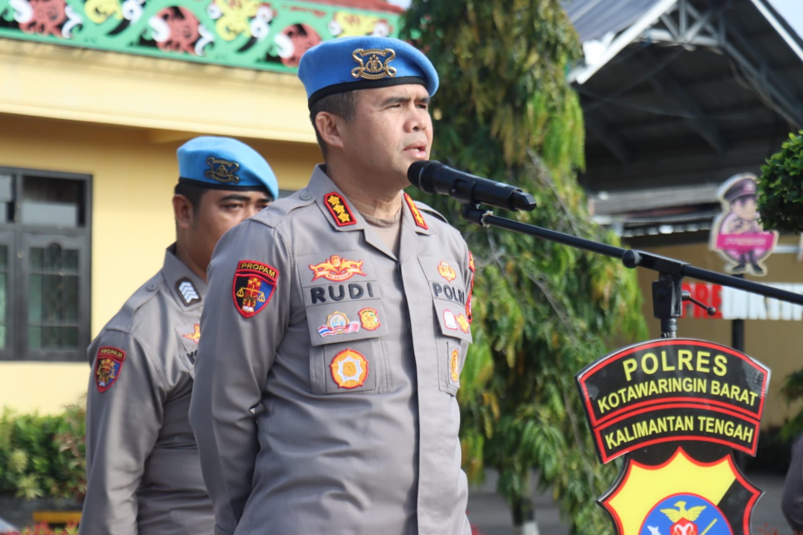 Kabid Propam Polda Kalteng Pimpin Apel Pagi di Polres Kobar, Ingatkan Personel Jauhi Narkoba dan Pelanggaran