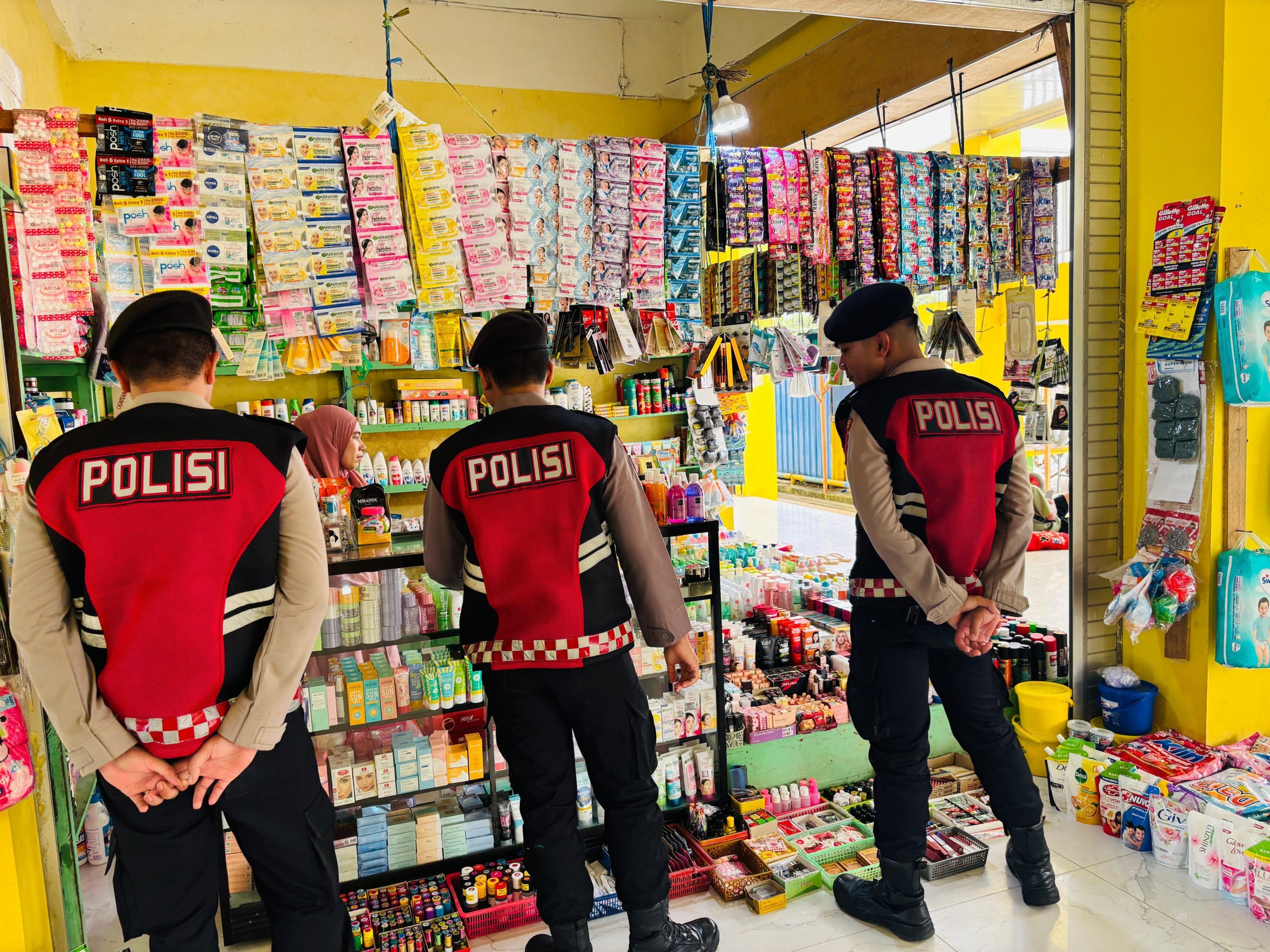 SATSAMAPTA POLRES LAMANDAU LAKSANAKAN PATROLI DI PUSAT PERBELANJAAN DAN PASAR