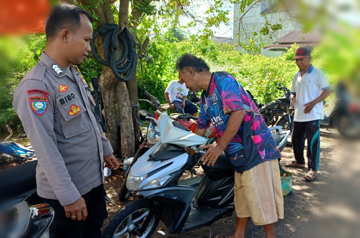 Bhabinkamtibmas Polsek Mendawai Melaksanakan Sambang Kamtibmas Ke Warga Desa Binaannya